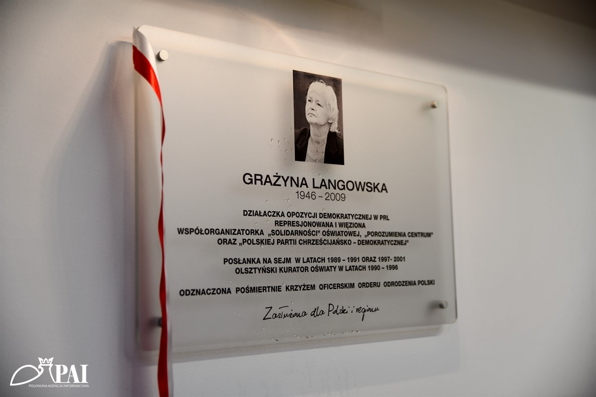 Grażyna Langowska podczas działalności publicznej i oświatowej