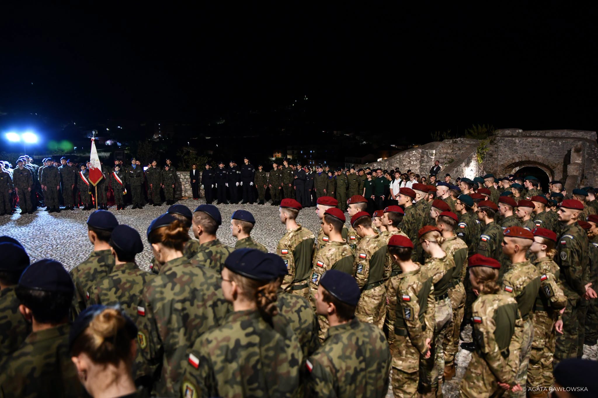 Zbiórka młodzieży podczas nocnego apelu w Piedimonte